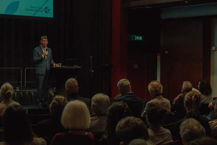 Spreker tijdens het symposium Hoe klinkt Toekomstmuziek